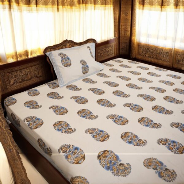 Royal Paisley Elegance